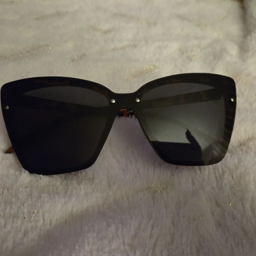 **3/$20**  50s/60s Style Sunglasses - Picture 3 of 3